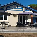 Maison : T2 Confortable Avec Jardin, Terrasse Et Parking, A 500m De L'ocean - Fr-1-319-181