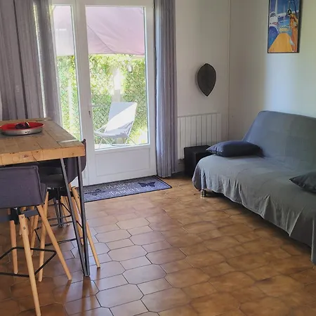 Holiday home Maison : T2 Confortable Avec Jardin, Terrasse Et Parking, A 500m De L'ocean - Fr-1-319-181 *