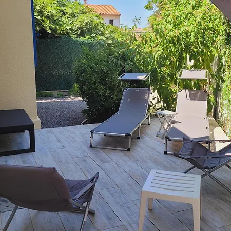 Maison : T2 Confortable Avec Jardin, Terrasse Et Parking, A 500m De L'ocean - Fr-1-319-181 *
